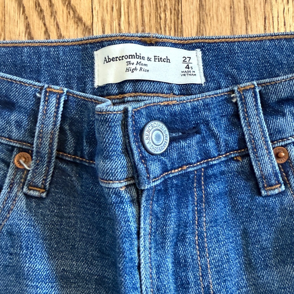Abercrombie & Fitch Mom High-Rise Blue Denim Jeans 27S
